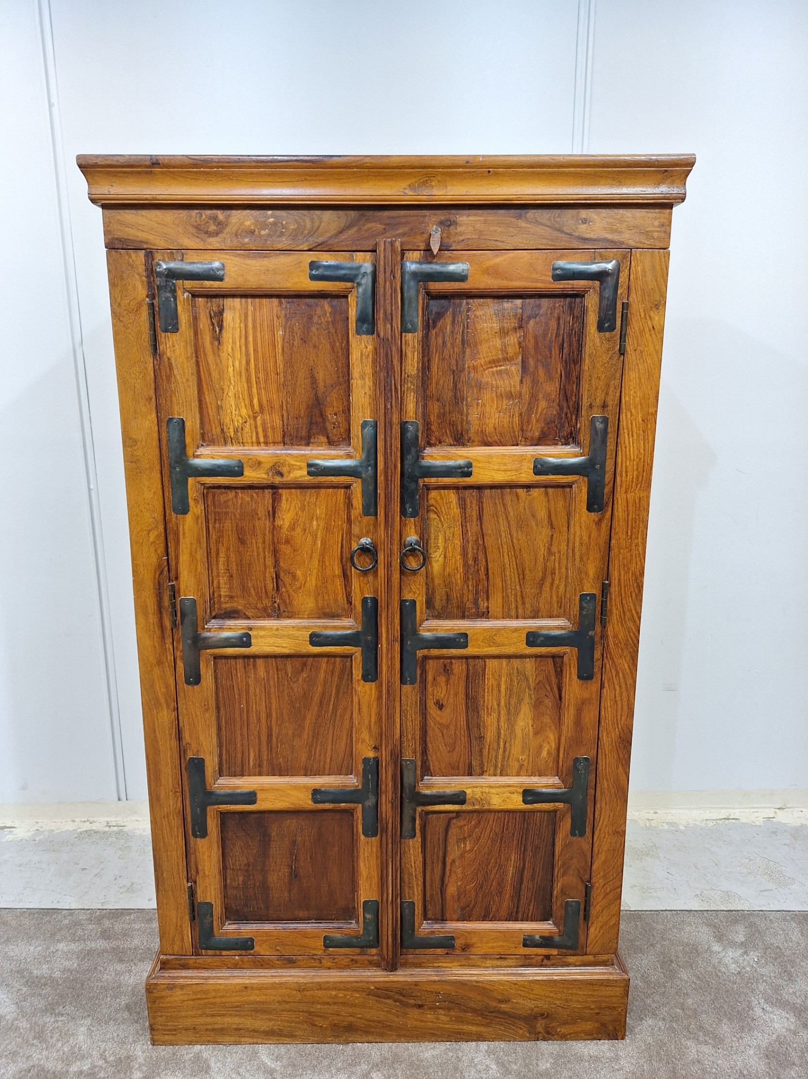 Antiikki Viinikaappi 