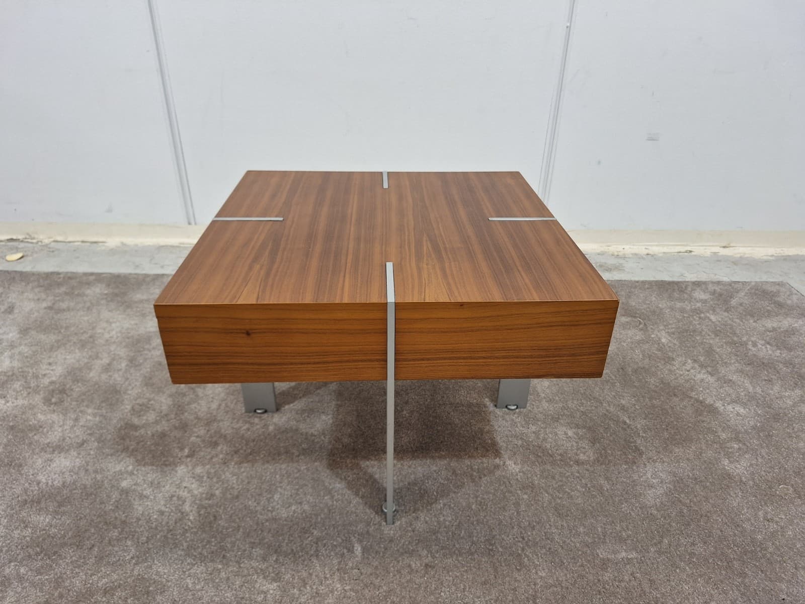 Interface laadukas sohvapöytä