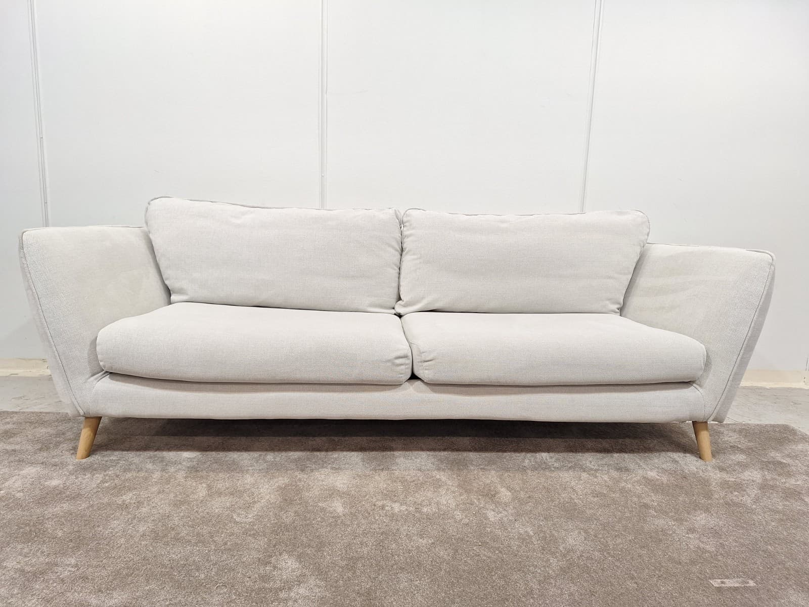 Sits Tyylikäs Sohva