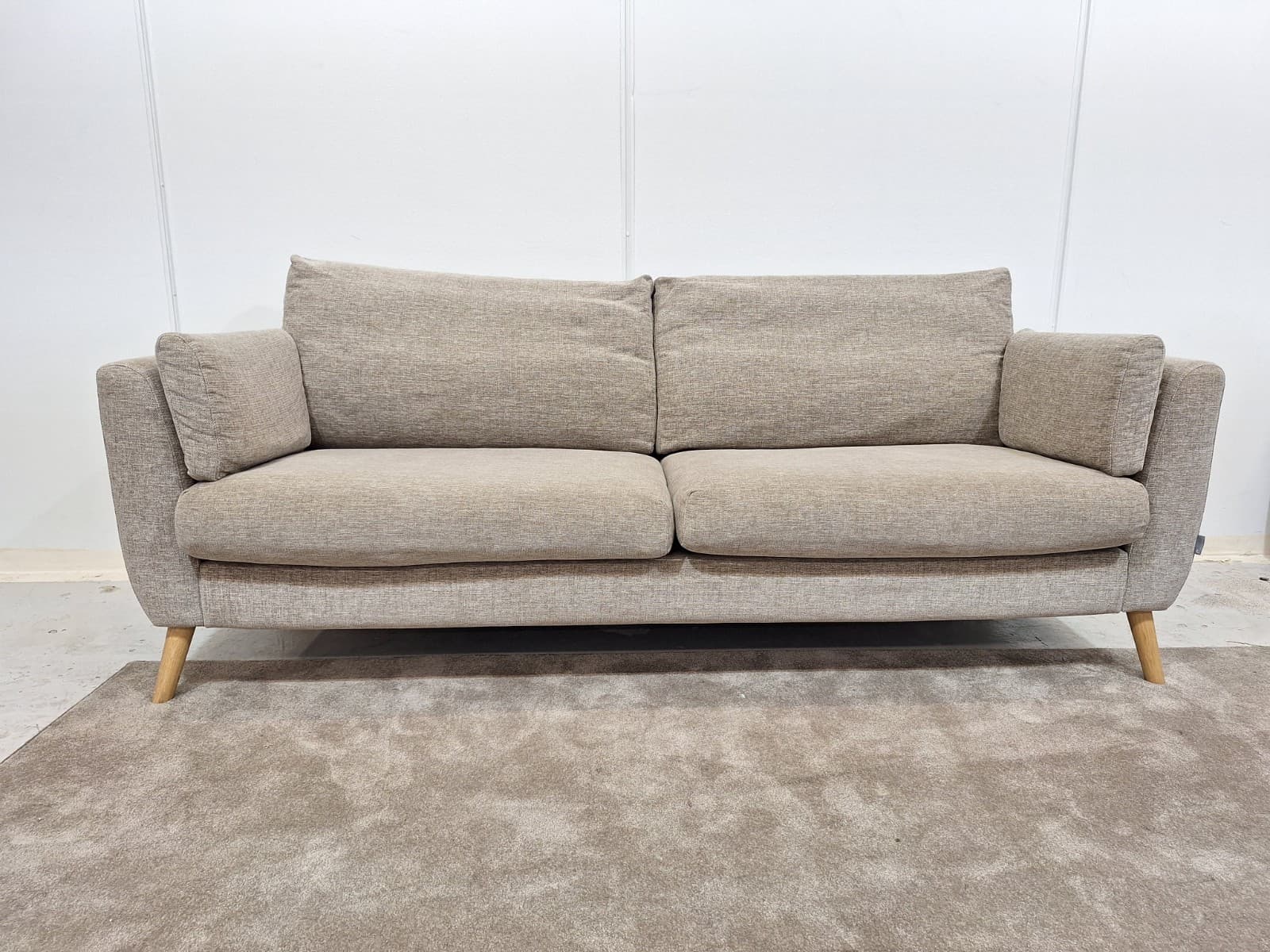Furninova laadukas untuvatäytteinen Sohva